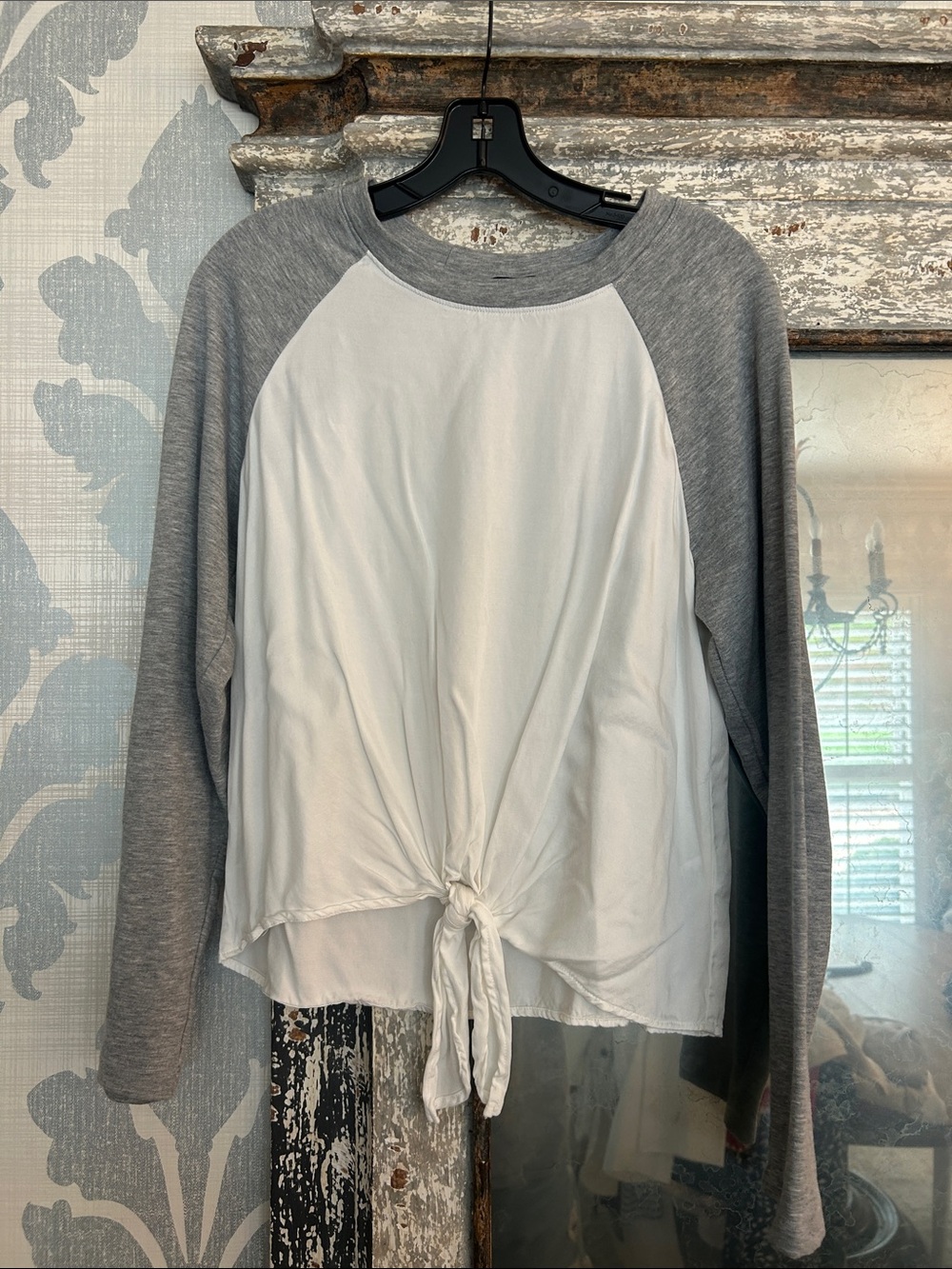 Maven West Gray & White Tie-Front Raglan Pullover